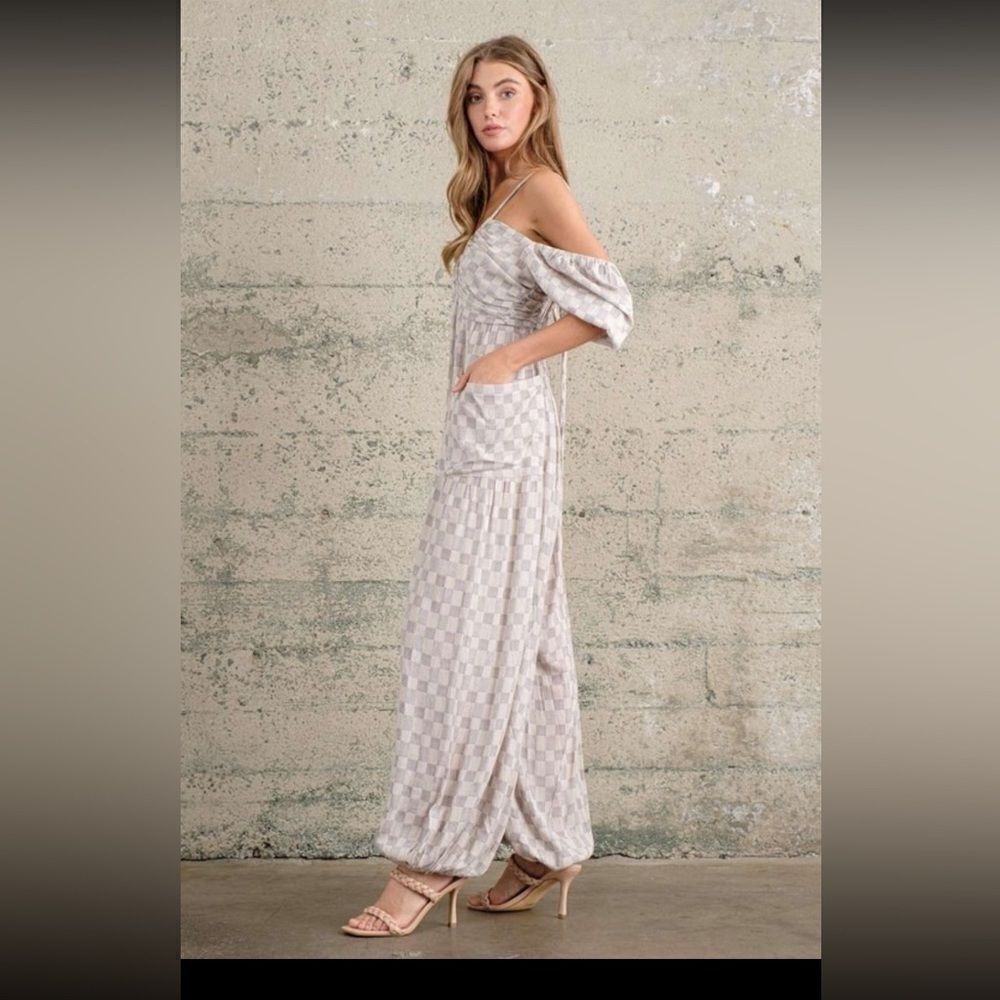 Shop neighbor jumpsuit white and gray straps and neckline on the back NEW - Picture 4 of 8